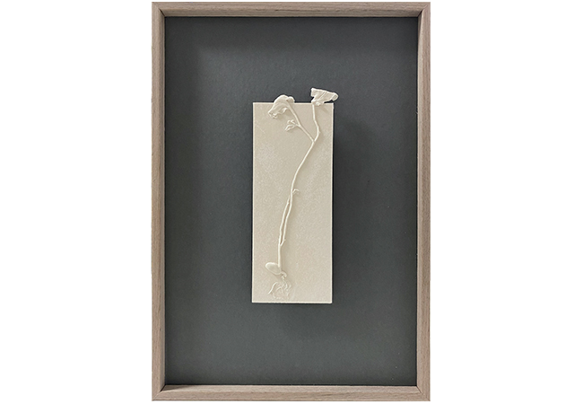 Brote de semilla". 15 x 6 cm. Relieve de resina. Enmarcado.